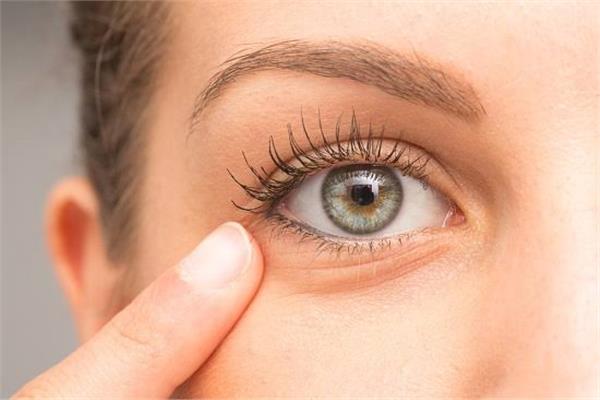 علاجات طبيعية للتخلص من تجاعيد العين