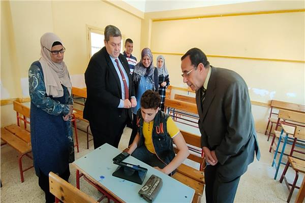 الدكتور محمد عبد الفضيل شوشة محافظ شمال سيناء يتابع الامتحانات