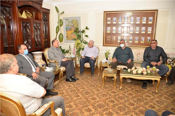 محافظ أسيوط يلتقى رئيس مجلس ادارة المقاولون العرب