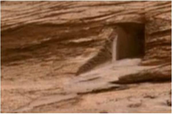 بوابة في المريخ تشبه مقابر المصريين القدماء