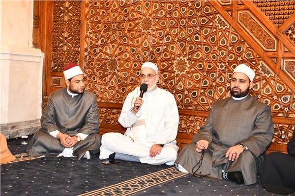 مقرأة للأئمة وأعضاء المقارئ الرسميين  بمسجد الإمام الحسين (رضي الله عنه)