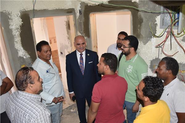  رئيس جامعة الأقصر يتابع أعمال التشطيبات النهائية بالمشروعات الجامعية بمدينة طيبة  
