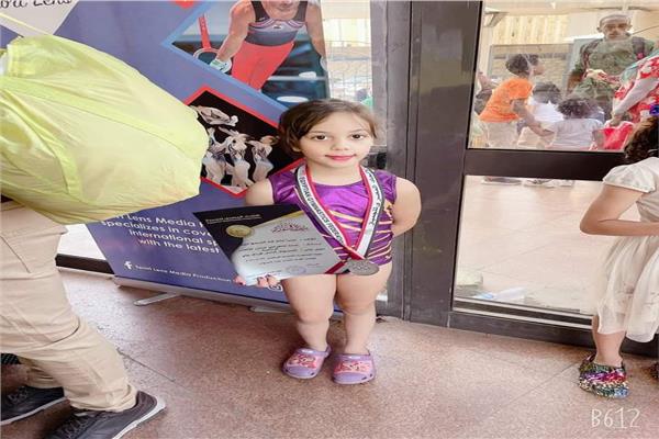 أصغر طفلة بسوهاج تفوز بأول فضية