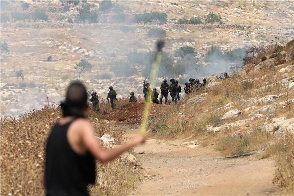 اشتباكات بين الفلسطينيين وقوات الاحتلال الإسرائيلي