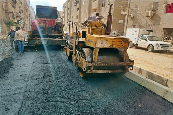 طرق الدقهلية .  تتابع الخطة المتكاملة لإعادة تأهيل شوارع غرب المنصورة