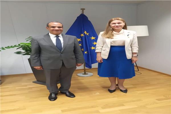 سفير مصر لدي الاتحاد الاوروبي يلتقي بالمفوضة الاوروبية للطاقة 
