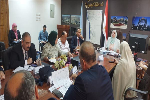 نائب محافظ القاهرة تناقش الاشتراطات البنائية والتغيرات المكانية بالمنطقة الجنوبية