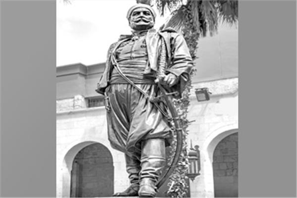 تمثال سليمان باشا فى ساحة المتحف الحربى