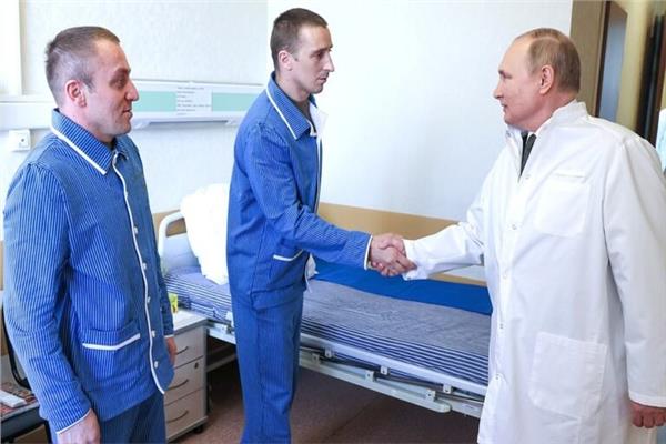 بوتين يجري زيارة ميدانية للجرحي والمصابين جراء الحرب علي أوكرانيا