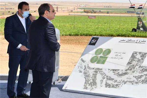 الرئيس السيسي خلال تفقده مشروع مستقبل مصر الزراعي