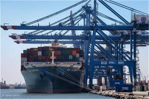 حركة الصادرات والواردات بهيئة ميناء دمياط البحري