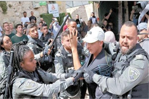 قوات الاحتلال تشتبك مع فلسطينيين فى القدس
