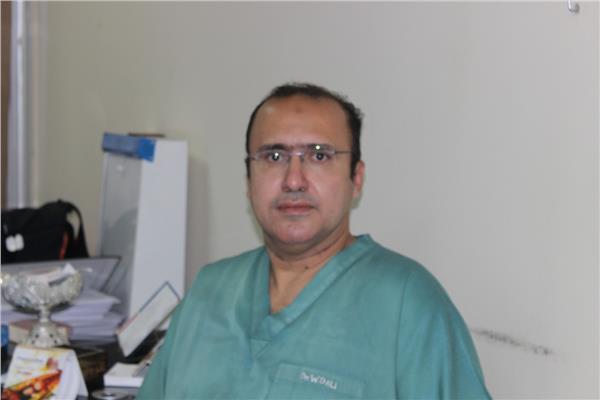 الدكتور وليد الدالي أستاذ الأوعية الدموية  بجامعة القاهرة