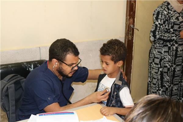 الكشف علي 527 مواطن في قافلة طبية مجانية بقرية حاجر الزوايدة بنقادة ضمن مبادرة حياة كريمة 