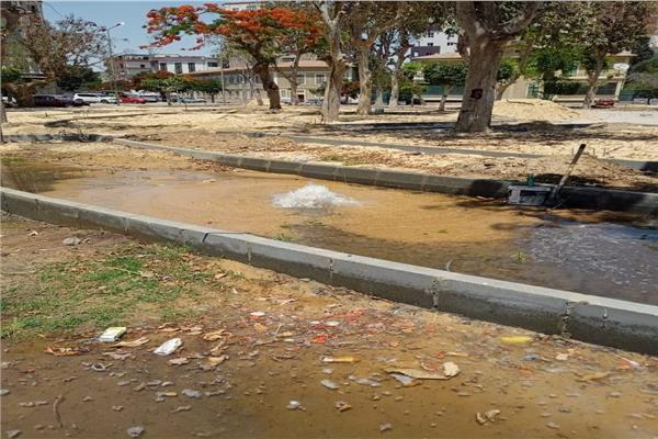 محافظ الإسماعيلية يتابع إصلاح كسر ماسورة مياه بميدان شامبليون