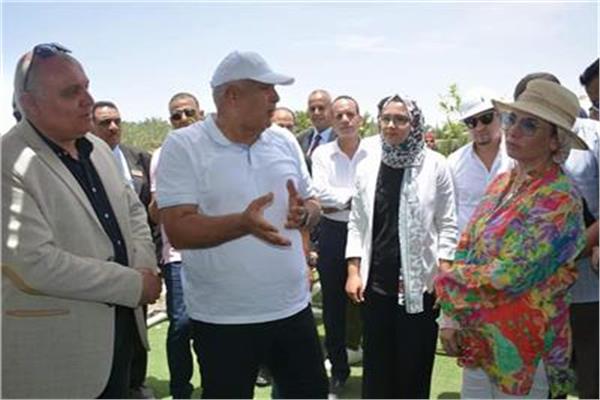 الدكتورة ياسمين فؤاد وزيرة البيئة واللواء محمد الزملوط محافظ الوادي الجديد
