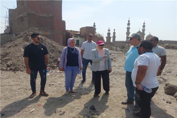  نائب محافظ القاهرة تتابع أعمال تطوير درب اللبانة لاعادة       