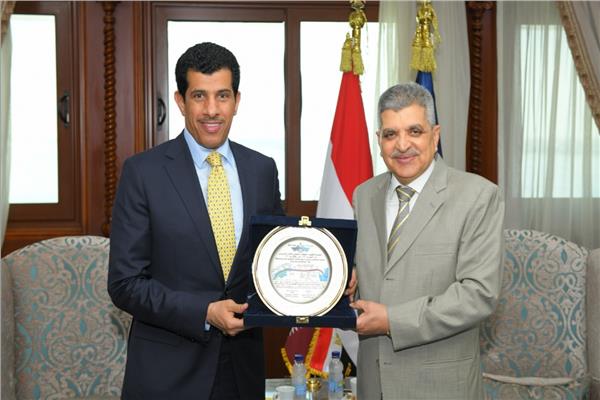 الفريق أسامة ربيع وسالم مبارك آل شافي سفير دولة قطر