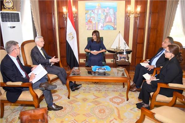  وزيرة الدولة للهجرة وشئون المصريين تلتقى سفير فرنسا بالقاهرة