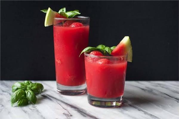  عصير البطيخ والفرولة