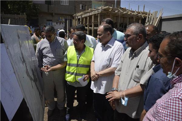 محافظ أسيوط ونائب رئيس مجلس إدارة المقاولون العرب يتفقدان أعمال إنشاء محطة