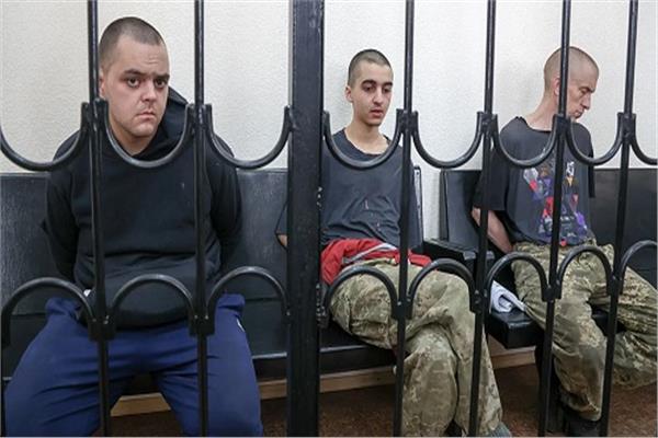 الحكم بالإعدام رميا بالرصاص علي بريطانيين ومغربي لقتالهما بأوكرانيا | فيديو