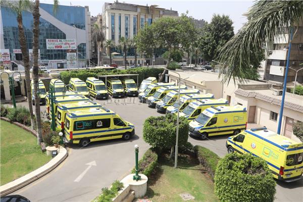 محافظ الجيزة يشهد تسليم 23 سيارة إسعاف جديدة ضمن مبادرة حياة كريمة