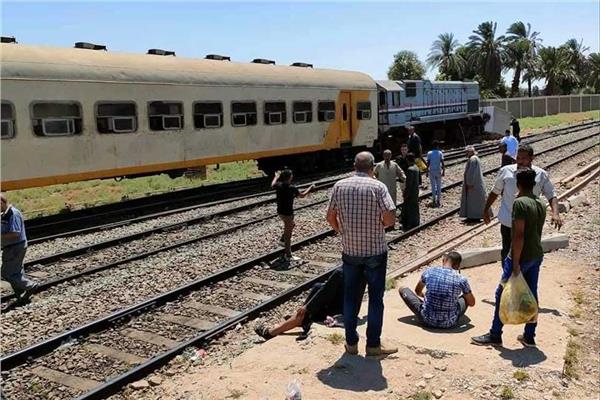 إصابة شخص اصطدم به قطار أثناء عبوره شريط السكة الحديد  بطوخ