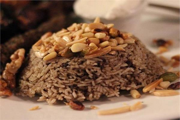 الأرز باللحمة والمكسرات