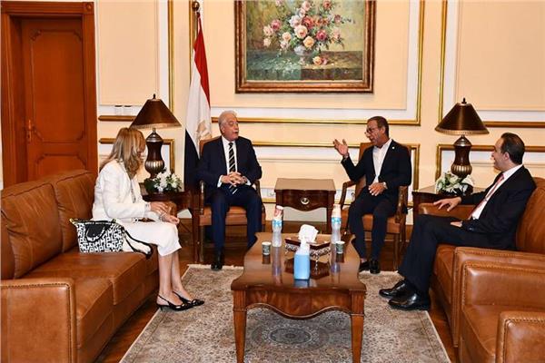 محافظ جنوب سيناء يستقبل رئيس الاتحاد البرلماني الدولي بمطار شرم الشيخ الدولي