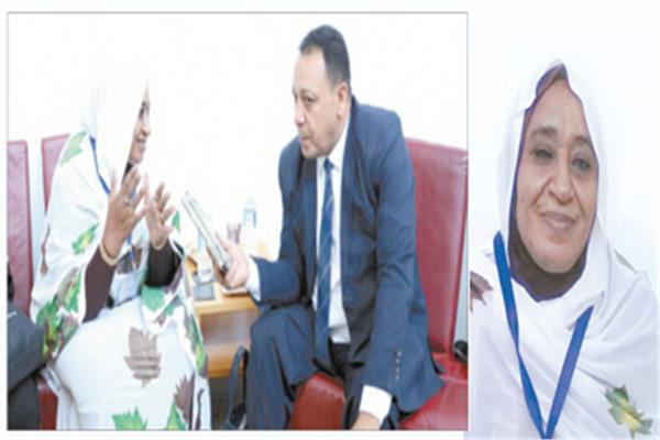  د. آمال صالح وزيرة التجارة والتموين بجمهورية السودان خلال حوارها مع «الأخبار »
