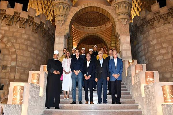 رئيس مجلس النواب المصري ورئيس الاتحاد البرلماني الدولي في زيارة مسجد الصحابة بشرم الشيخ