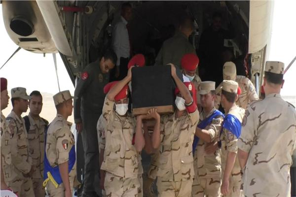 تشييع جثمان الشهيد النقيب عبدالله دياب في جنازة عسكرية بمسقط رأسه بأسيوط