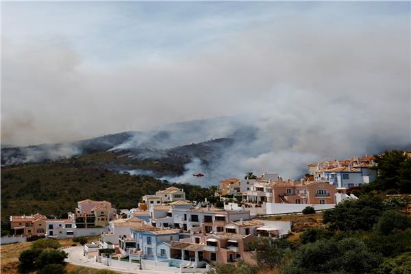 إخلاء عدد من القرى الأسبانية بعد امتداد حرائق الغابات إليها