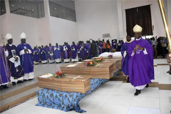 إقامة جنازة رسمية لضحايا هجوم كنيسة سانت فرنسيس بنيجريا