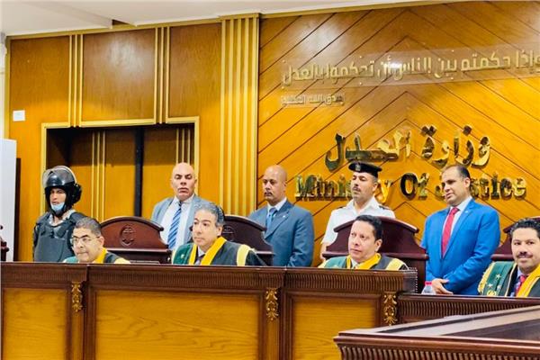 هيئة المحكمة برئاسة المستشار سامح عبد الحكم رئيس المحكمة   صورة أرشيفية