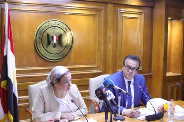 وزيرا التعليم العالي والبيئة يناقشان الترتيبات والاستعدادات لاستضافة مصر قمة المناخ