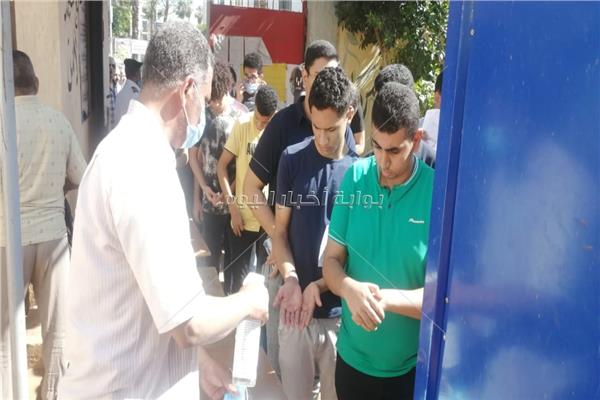 انطلاق امتحانات الثانوية العامة بمحافظة أسيوط وسط إجراءات احترازية وأمنيه