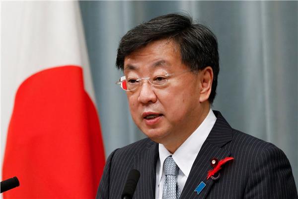 الأمين العام للحكومة اليابانية هيروكازو ماتسونو،