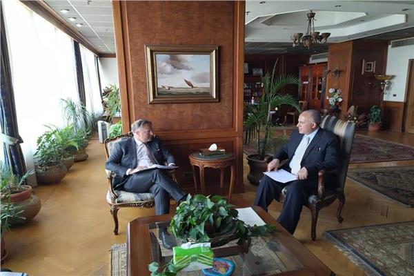 جانب من لقاء الدكتور محمد عبد العاطى مع سفير الدنمارك بالقاهرة