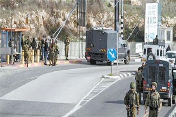 مستوطنون يهاجمون «قريوت» بحماية جيش الاحتلال