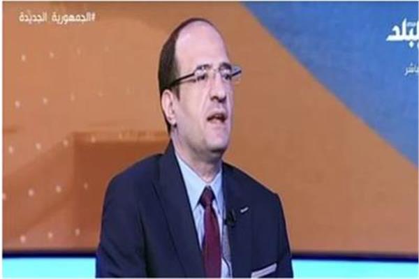 الدكتور ممدوح إسماعيل وكيل كلية الاقتصاد والعلوم السياسية بجامعة القاهرة