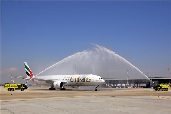 «طيران الإمارات» تعلن هبوط أولى رحلاتها رسميا في تل أبيب