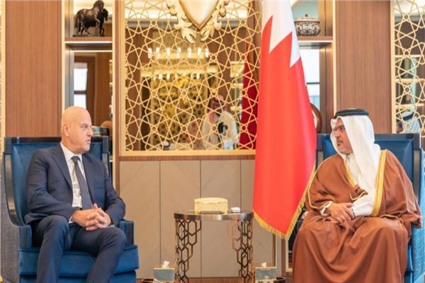 مباحثات بين رئيس "إيني" الإيطالية ورئيس وزراء البحرين حول الغاز