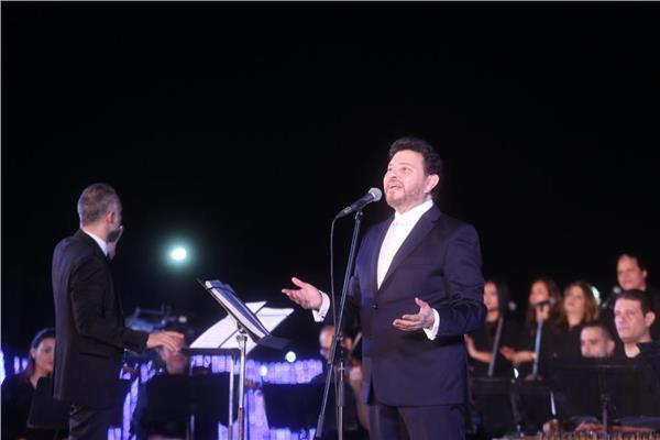 هاني شاكر يتألق فى افتتاح مهرجان السويس للموسيقى والغناء