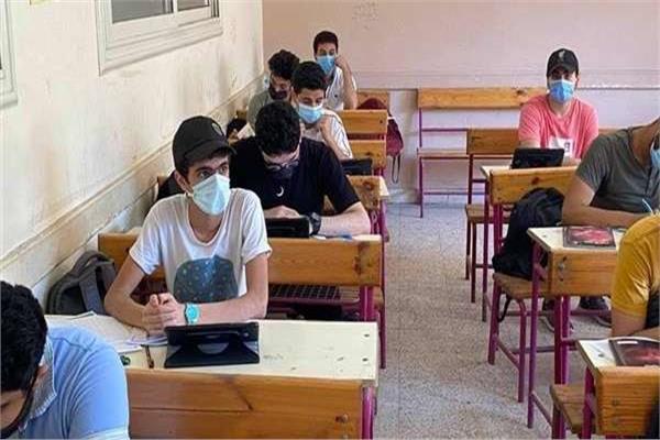 طلاب العلمي بأزهر المنيا يؤدون امتحان الكيمياء دون شكاوي 