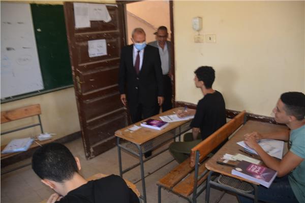 اللواء عبد الحميد الهجان محافظ القليوبية يتفقد لجان الأمتحانات 