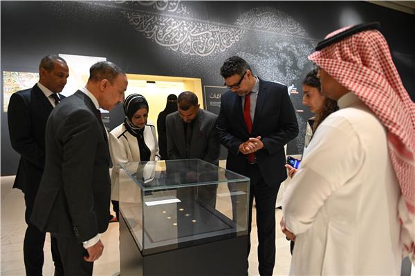  وفد رسمي من وزارة السياحة والآثار يزور معرض شطر المسجد بالسعودية.