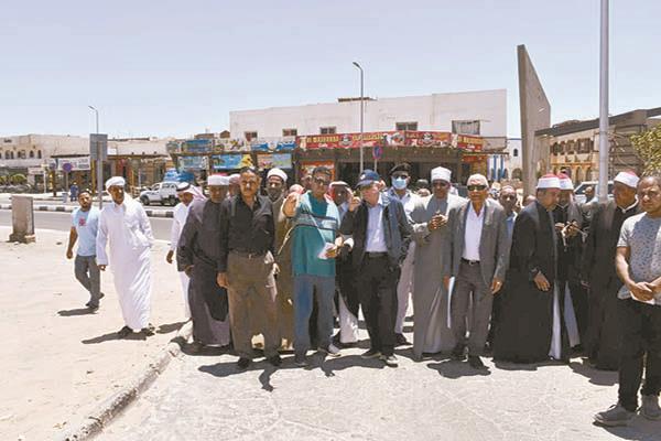 محافظ جنوب سيناء يتابع أعمال التطوير بمدينة دهب