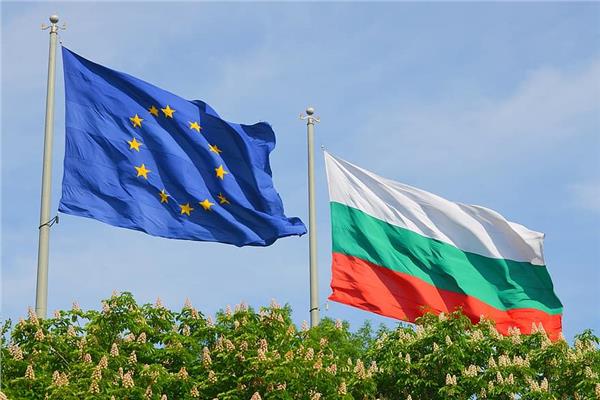 علما بلغاريا والاتحاد الأوروبي